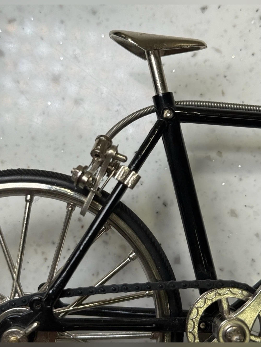 Miniature 7.5" Road Bicycle Model - Working
Parts, Detailed Metal Replica 1:10 - Picture 11 of 12
